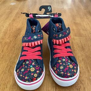 New Size 9 Wild Spirit Toddler Girls Blue Denim High Top Sneakers Shoes.
